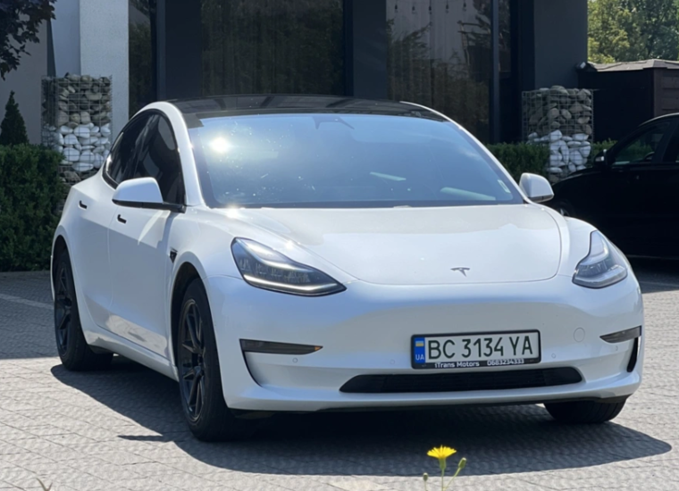 Tesla Model 3 2019 года Tesla Model 3 2019 года
